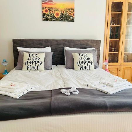 Spacious 2 Bedrooms In The Center Of Erevan Esterno foto