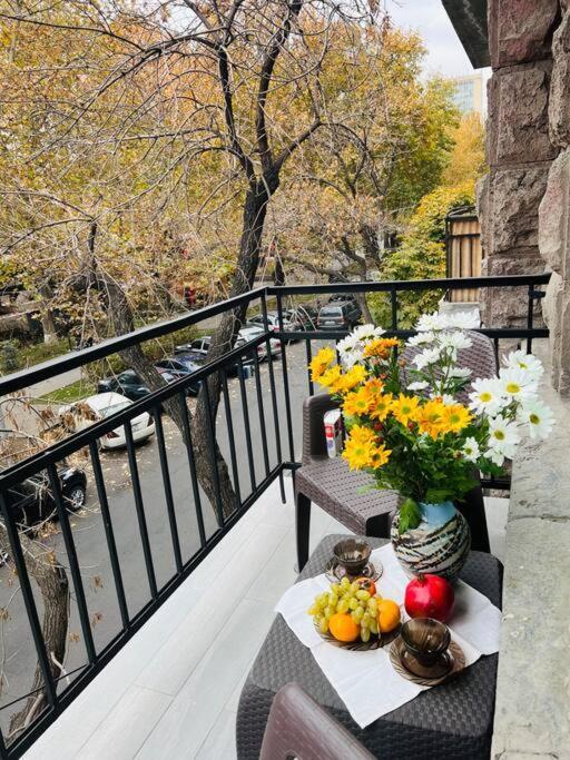 Spacious 2 Bedrooms In The Center Of Erevan Esterno foto