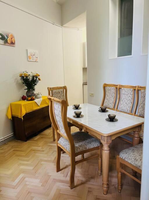 Spacious 2 Bedrooms In The Center Of Erevan Esterno foto