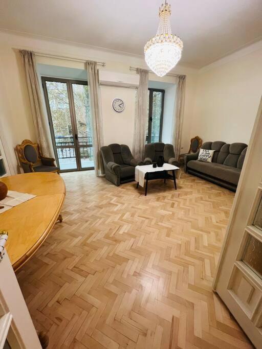 Spacious 2 Bedrooms In The Center Of Erevan Esterno foto