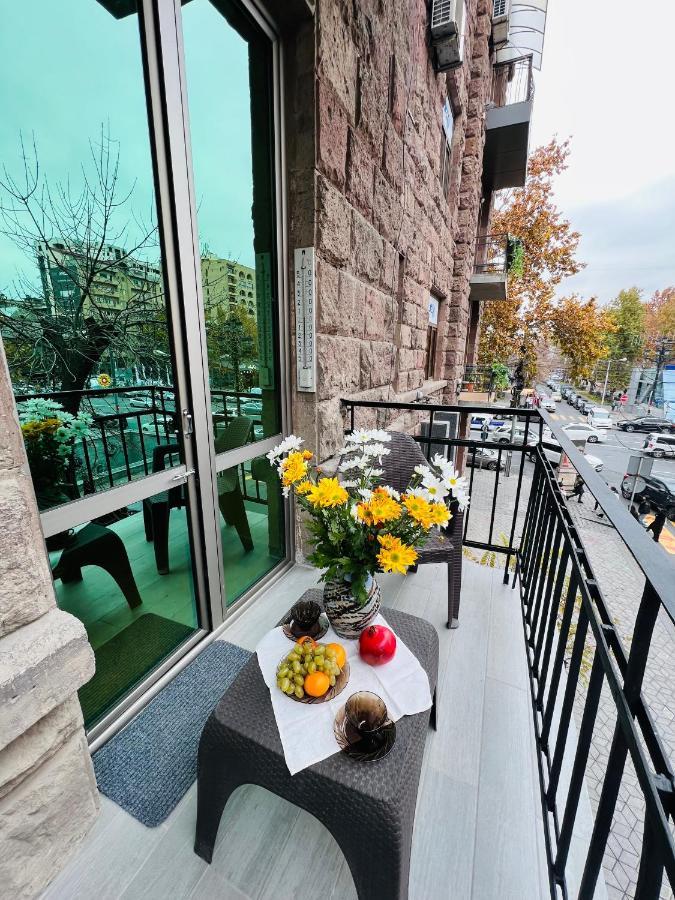 Spacious 2 Bedrooms In The Center Of Erevan Esterno foto