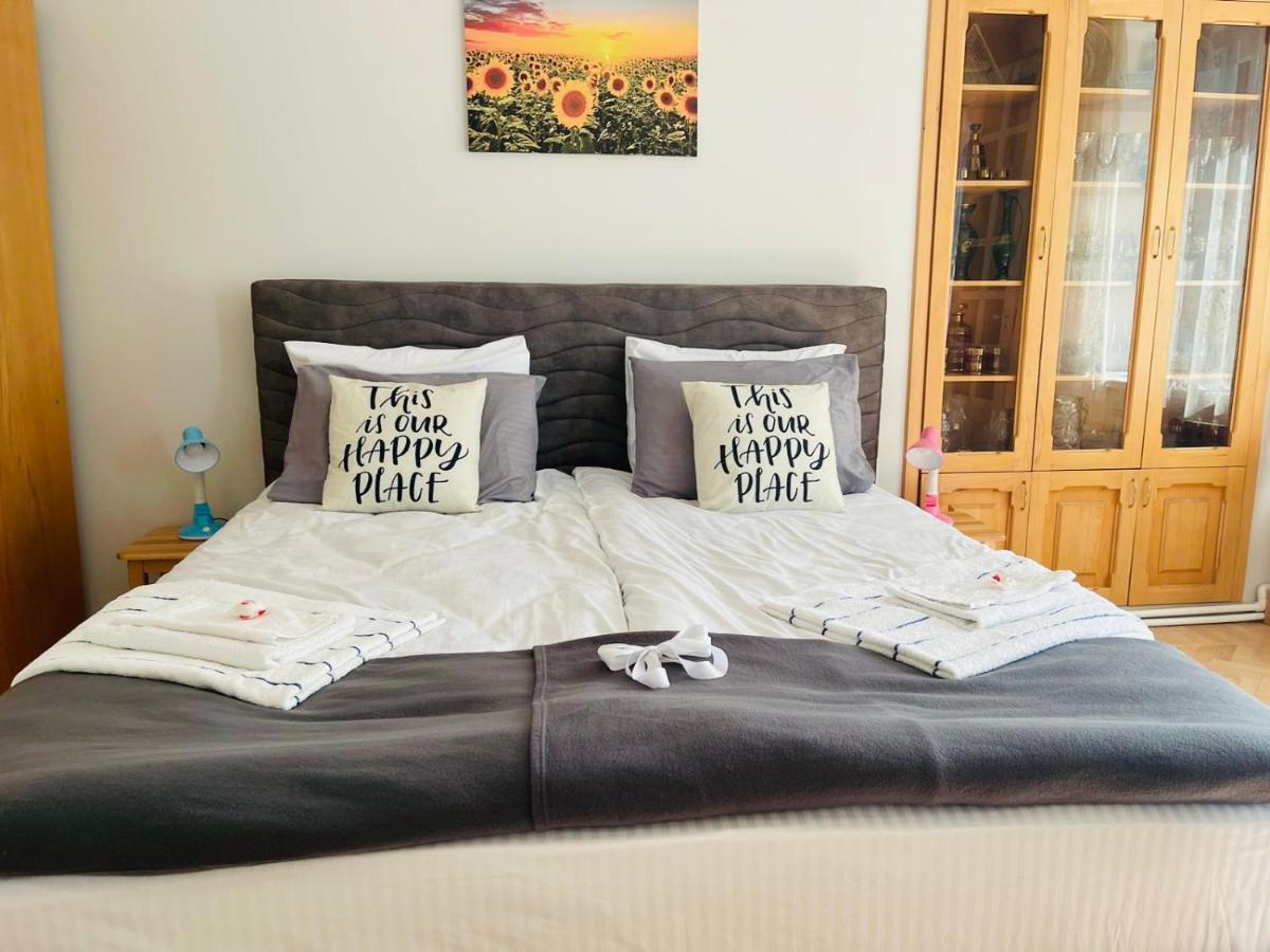 Spacious 2 Bedrooms In The Center Of Erevan Esterno foto