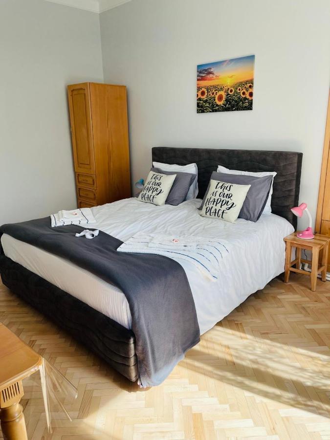 Spacious 2 Bedrooms In The Center Of Erevan Esterno foto