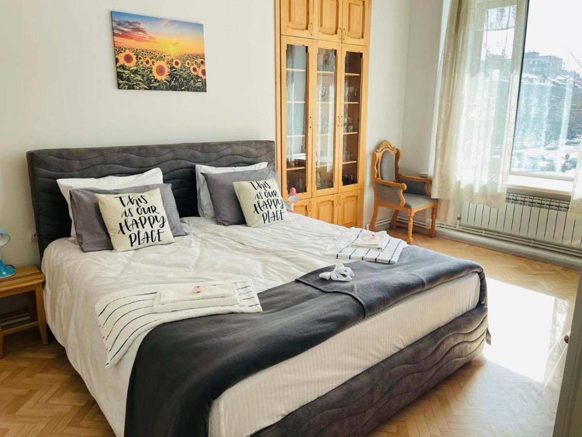 Spacious 2 Bedrooms In The Center Of Erevan Esterno foto