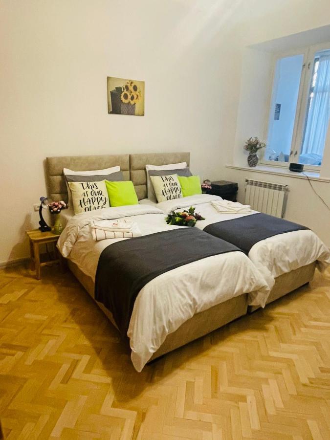 Spacious 2 Bedrooms In The Center Of Erevan Esterno foto