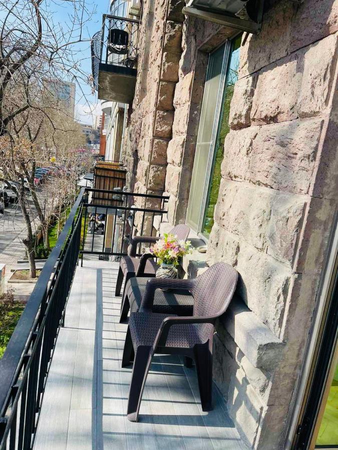 Spacious 2 Bedrooms In The Center Of Erevan Esterno foto