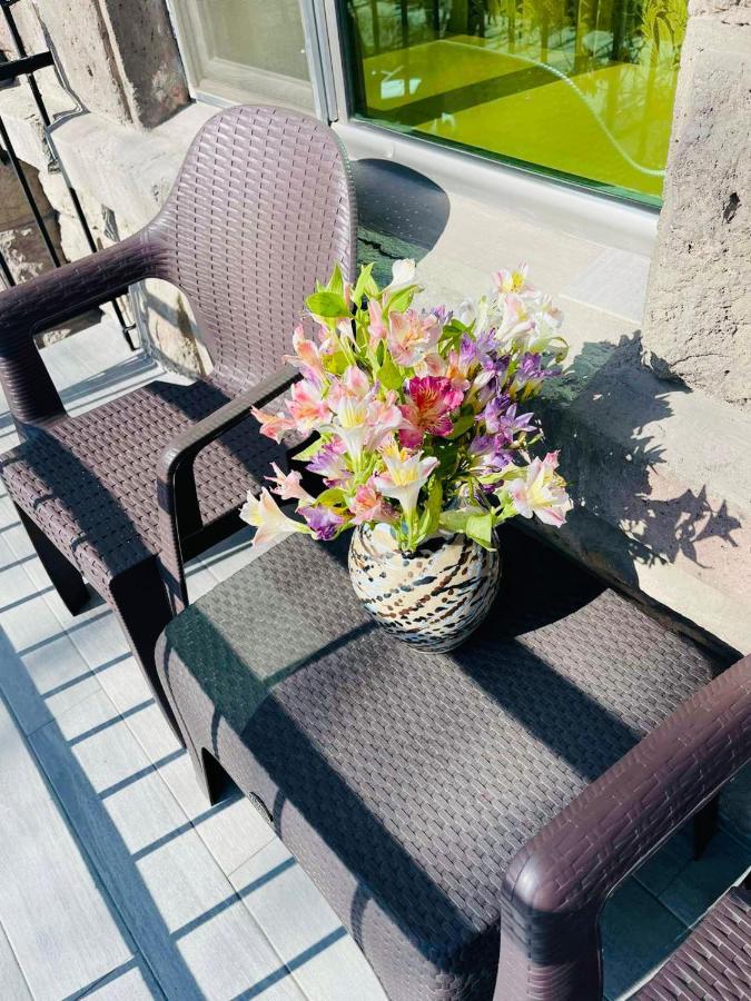 Spacious 2 Bedrooms In The Center Of Erevan Esterno foto